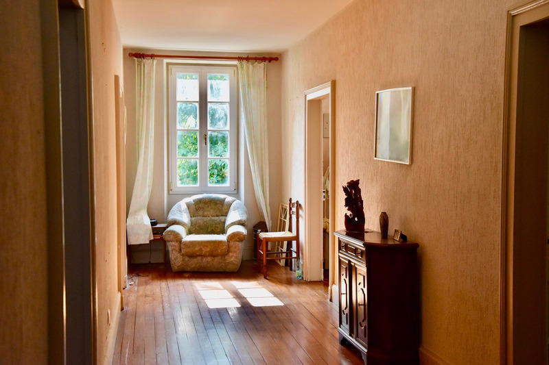 Maison - 335 m² - 12 pièces