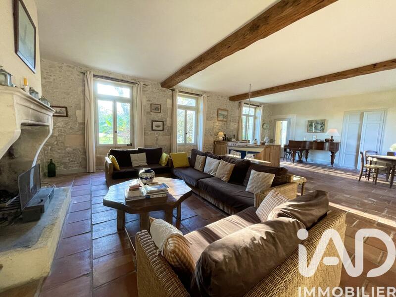 Maison - 471 m² - 13 pièces