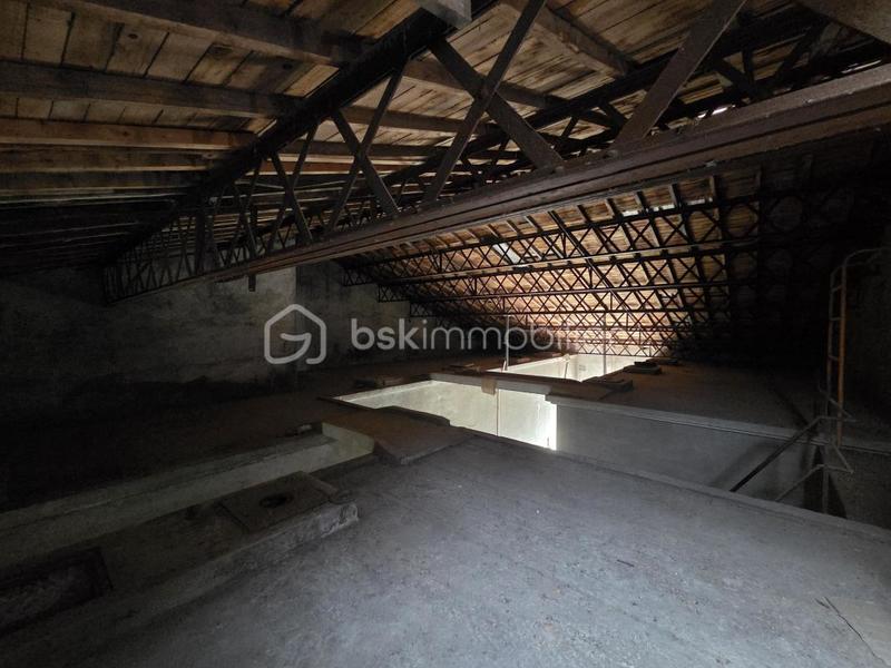 Grange - 303 m² - 1 pièce