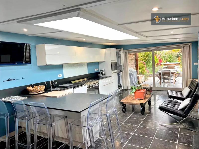 Maison - 181 m² - 7 pièces