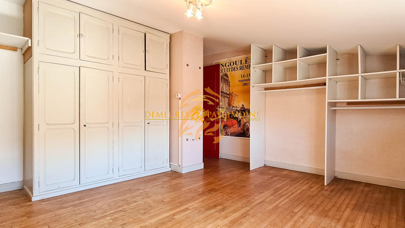 Maison - 213 m² - 8 pièces