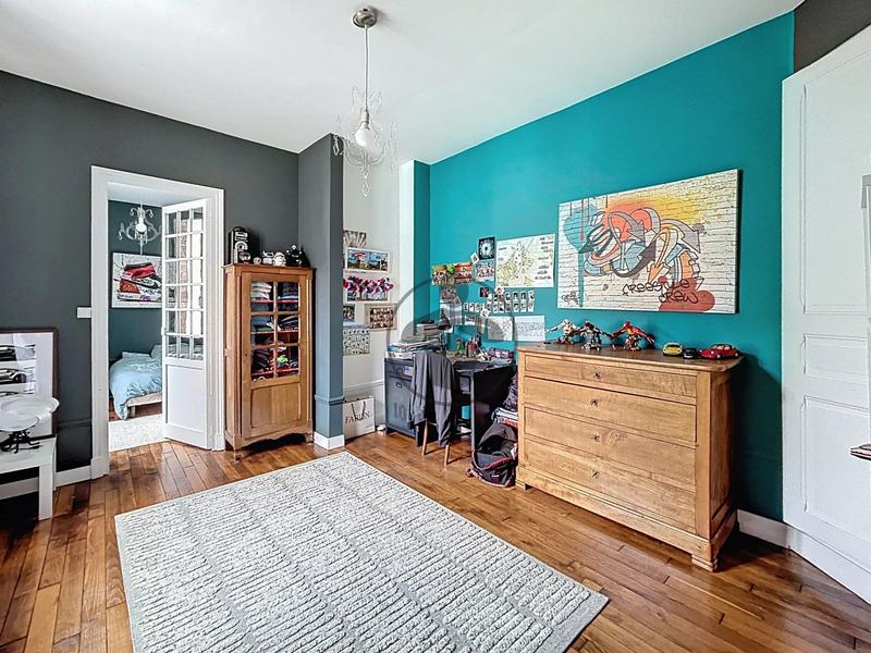 Maison - 328 m² - 8 pièces