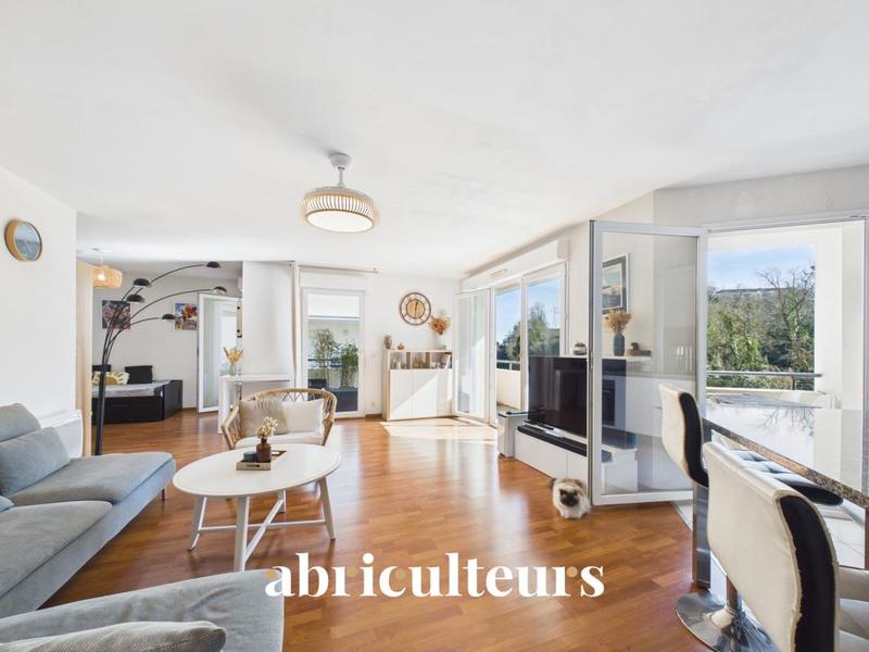 Appartement ancien - 82 m² - 4 pièces