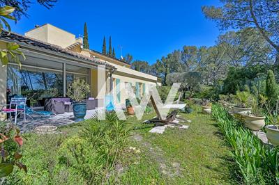 Maison - 285 m² - 8 pièces