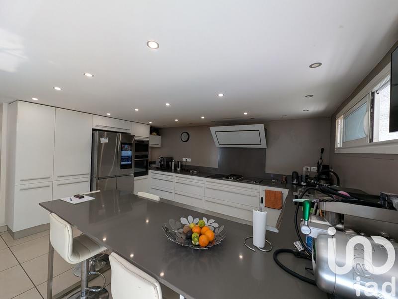 Maison - 249 m² - 6 pièces