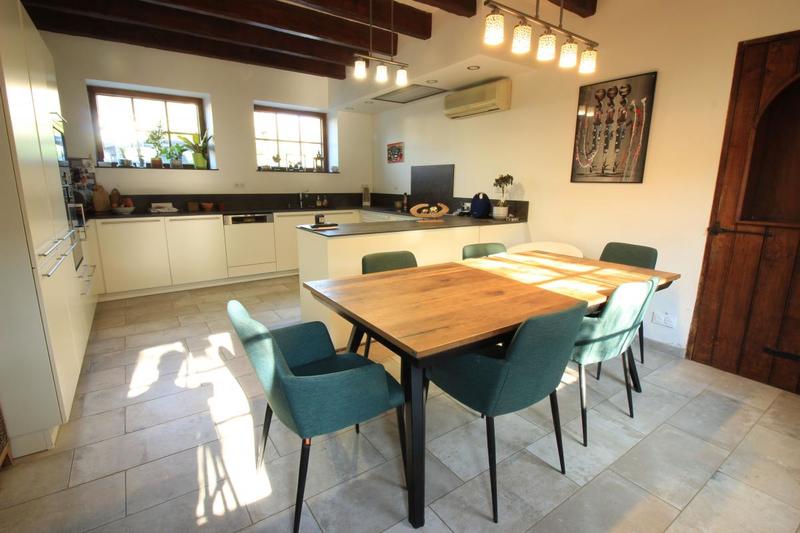 Maison - 215 m² - 7 pièces