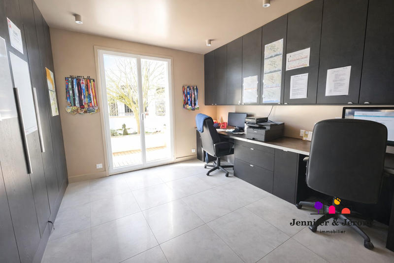 Maison - 267 m² - 9 pièces