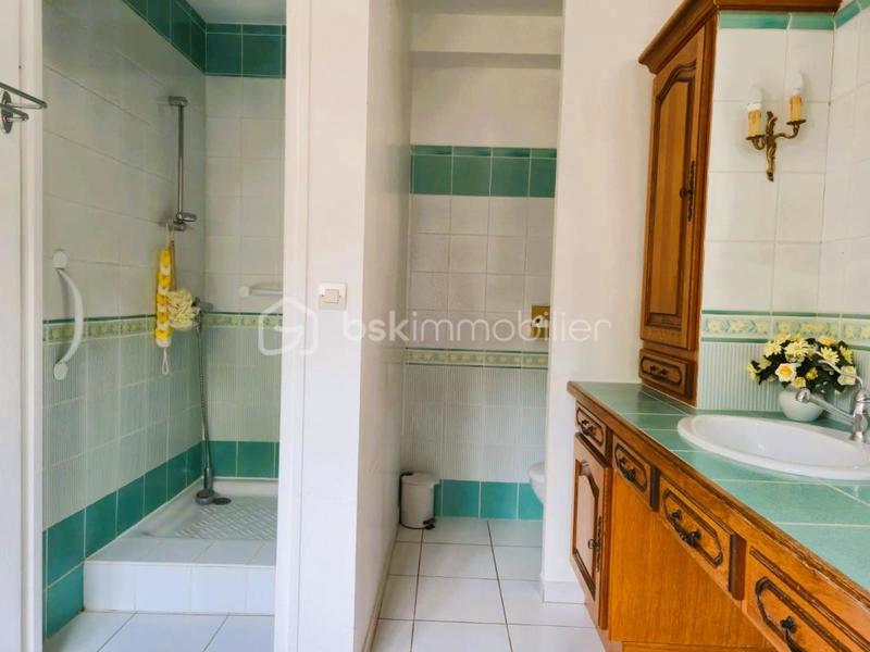 Maison traditionnelle - 235 m² - 8 pièces