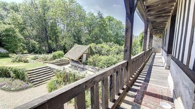 Propriété - 1 004 m² - 28 pièces