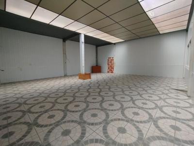 Local commercial - 243 m²