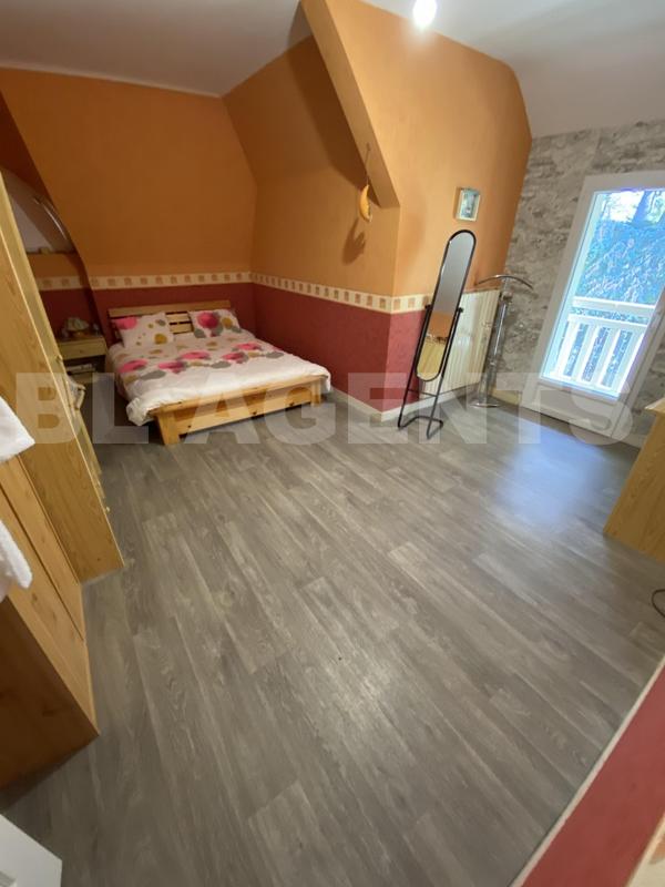 Propriété - 203 m² - 7 pièces