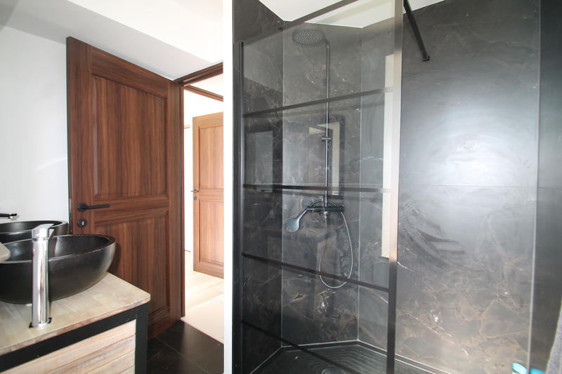 Maison - 280 m² - 9 pièces