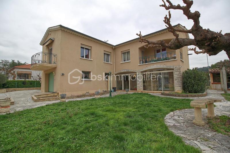 Villa - 222 m² - 9 pièces