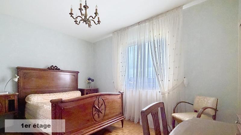 Maison - 220 m² - 8 pièces