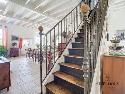Maison - 254 m² - 9 pièces