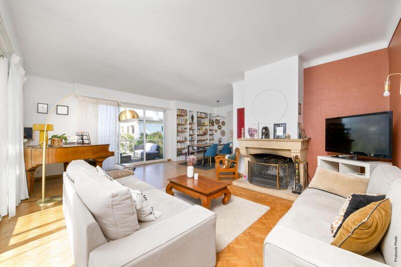 Maison - 230 m² - 8 pièces