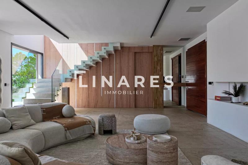 Maison - 230 m² - 5 pièces