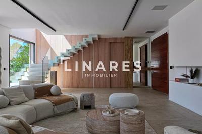 Maison - 230 m² - 5 pièces