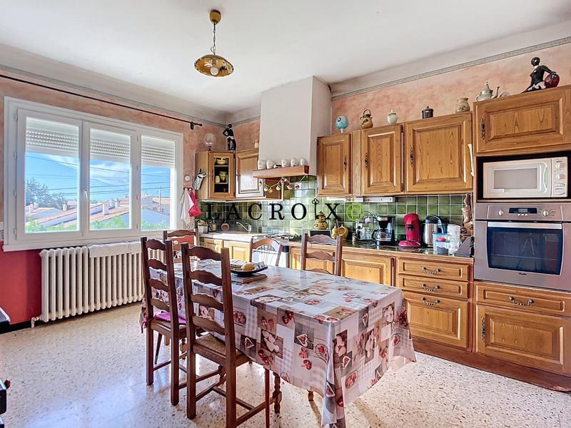 Maison - 220 m² - 8 pièces