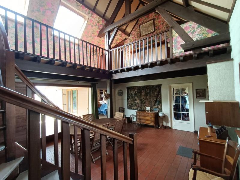 Maison - 220 m² - 7 pièces