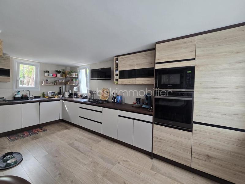 Propriété - 400 m² - 8 pièces