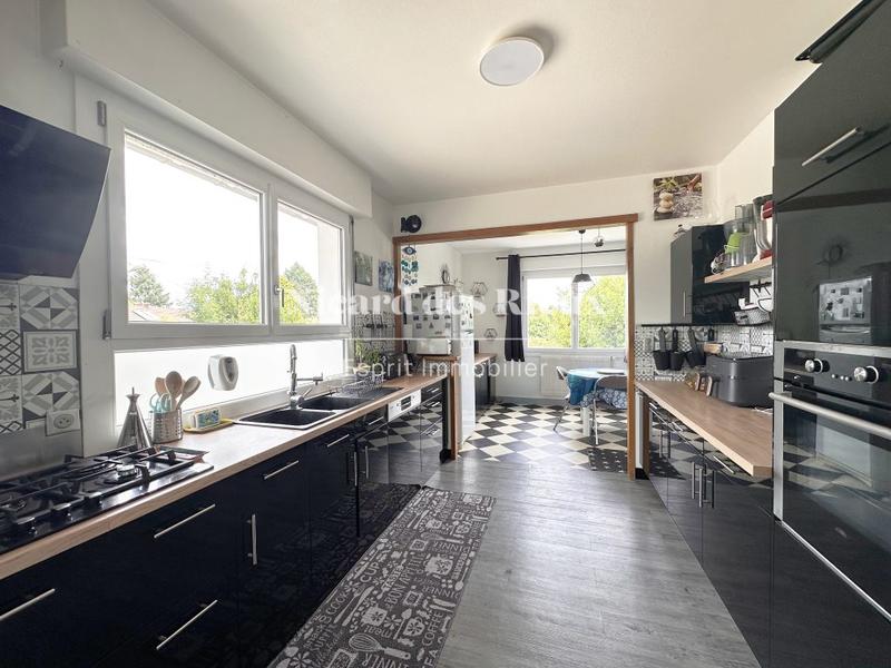 Maison - 201 m² - 7 pièces