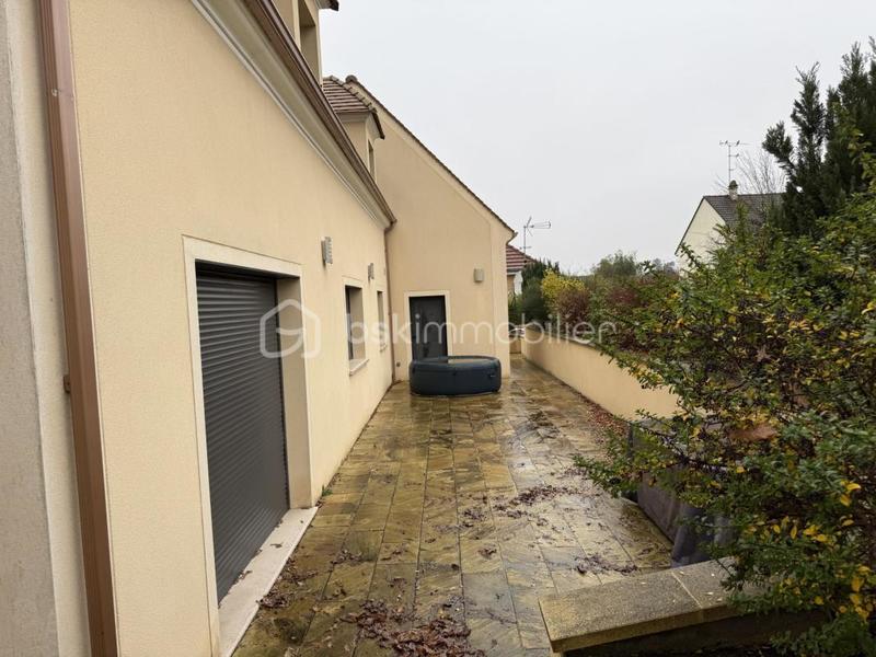 Maison - 210 m² - 9 pièces