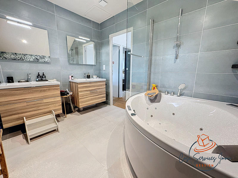 Villa - 227 m² - 5 pièces