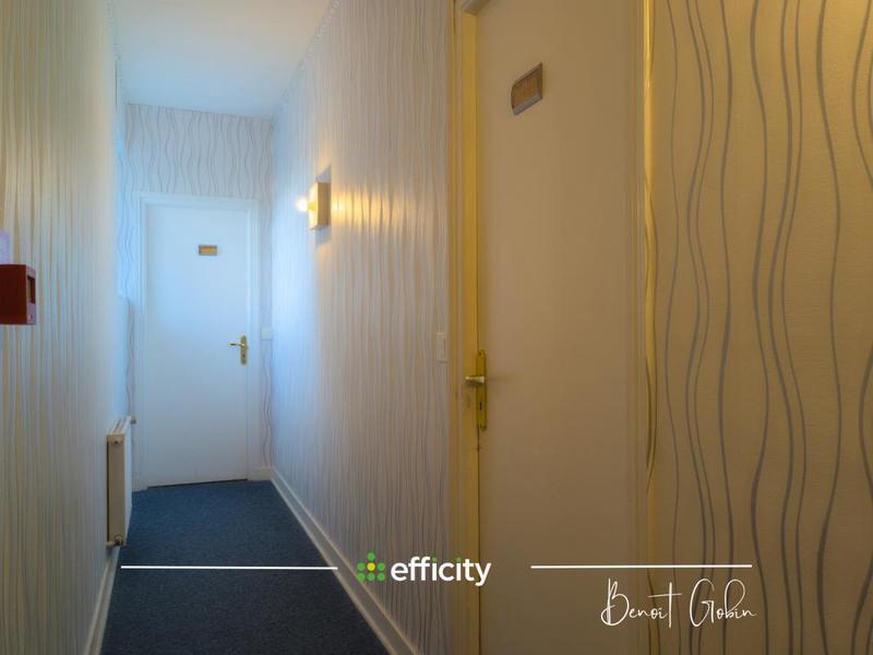 Bureau - 900 m² - 32 pièces