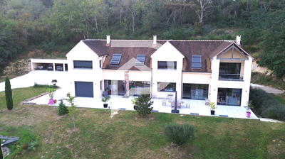 Maison - 696 m² - 12 pièces