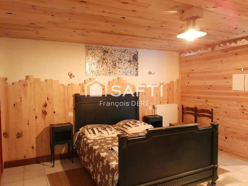 Maison - 238 m² - 9 pièces