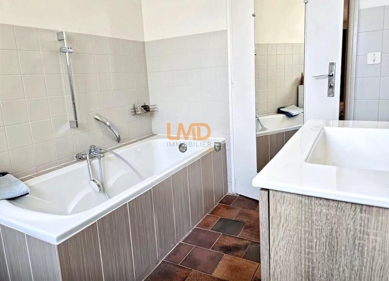 Maison traditionnelle - 166 m² - 6 pièces