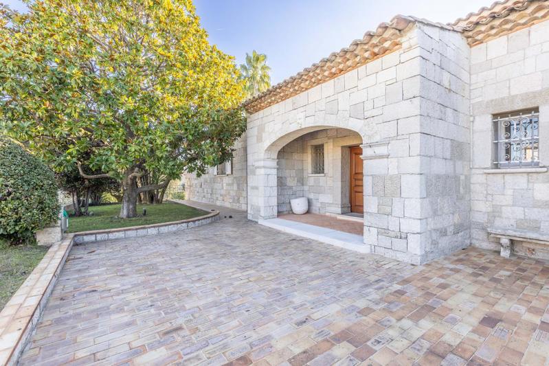 Villa - 360 m² - 8 pièces