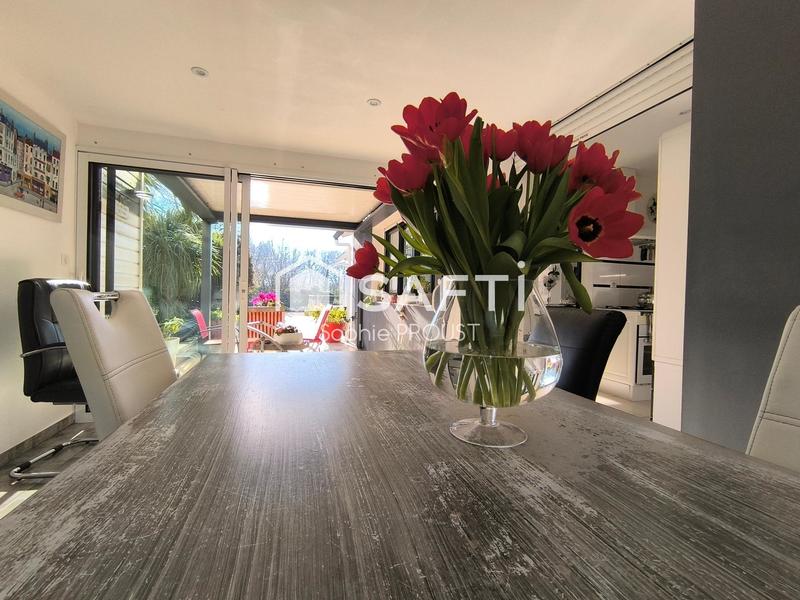 Maison - 250 m² - 8 pièces