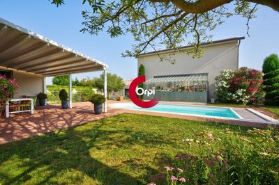 Maison - 240 m² - 8 pièces