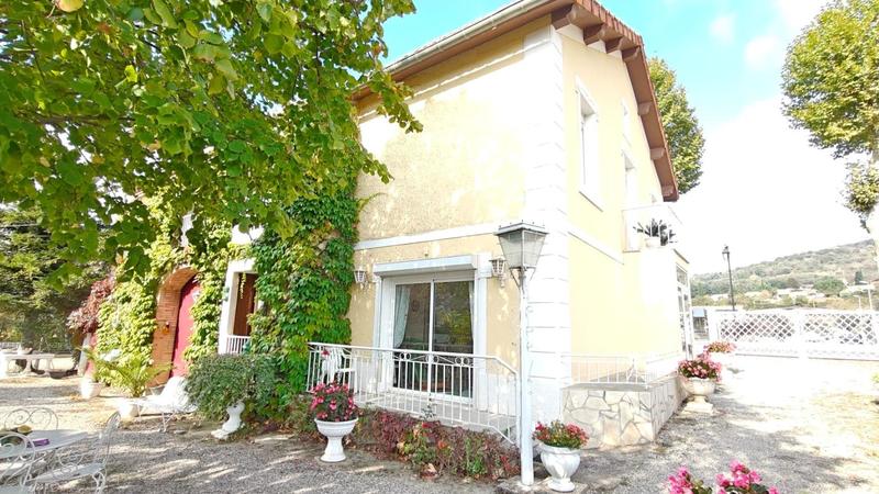 Propriété - 126 m² - 4 pièces