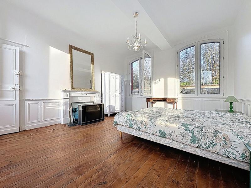 Maison - 352 m² - 15 pièces