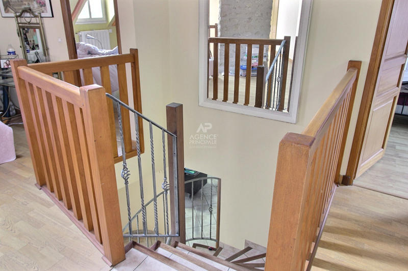 Maison - 180 m² - 8 pièces