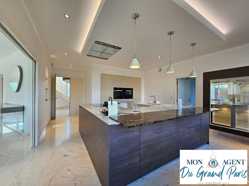 Maison - 480 m² - 10 pièces