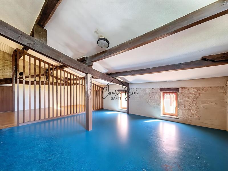 Maison - 260 m² - 5 pièces