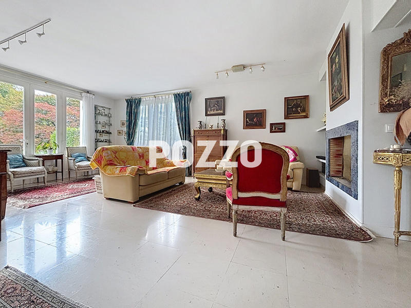 Maison - 210 m² - 9 pièces