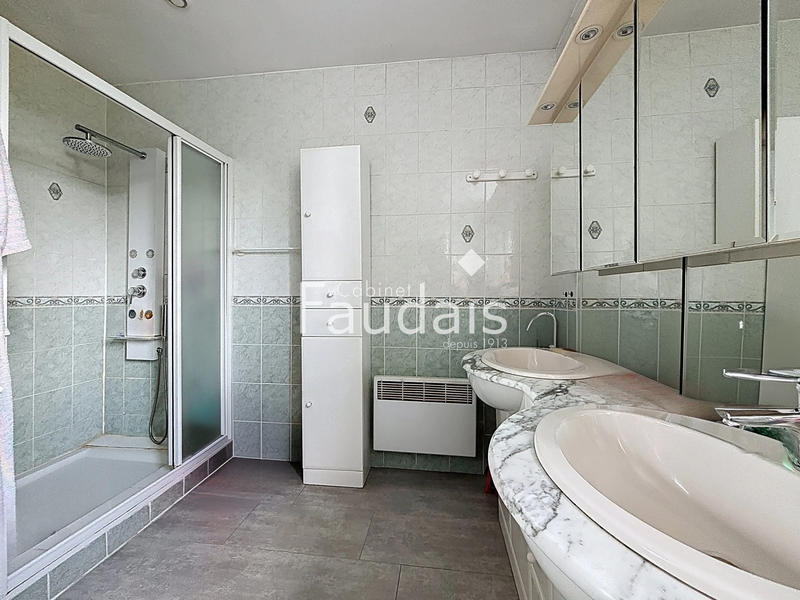 Maison - 195 m² - 7 pièces