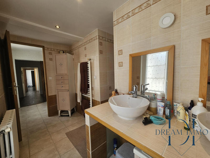 Maison - 221 m² - 9 pièces