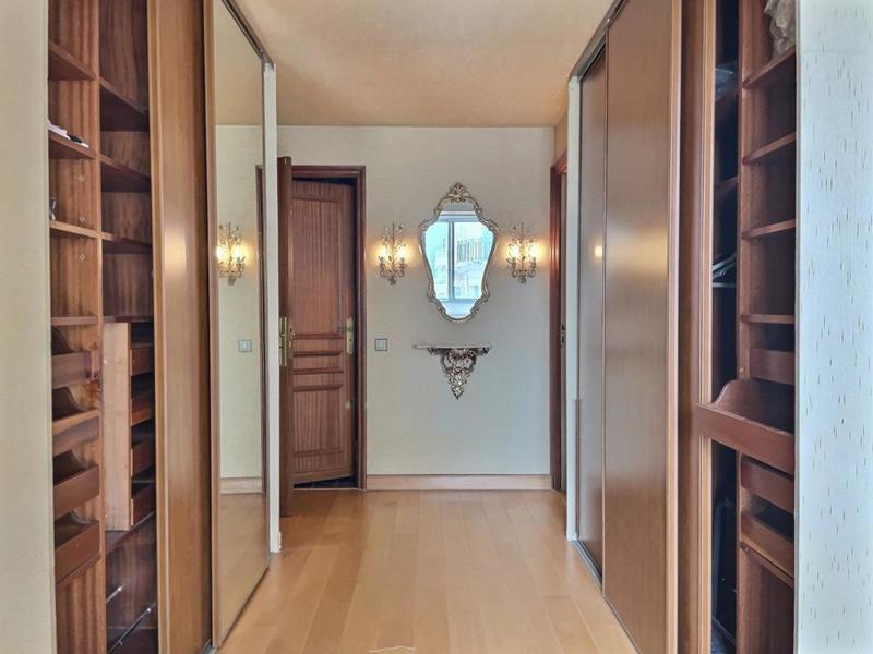 Appartement - 205 m² - 7 pièces