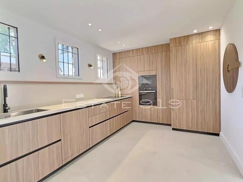 Villa - 289 m² - 8 pièces