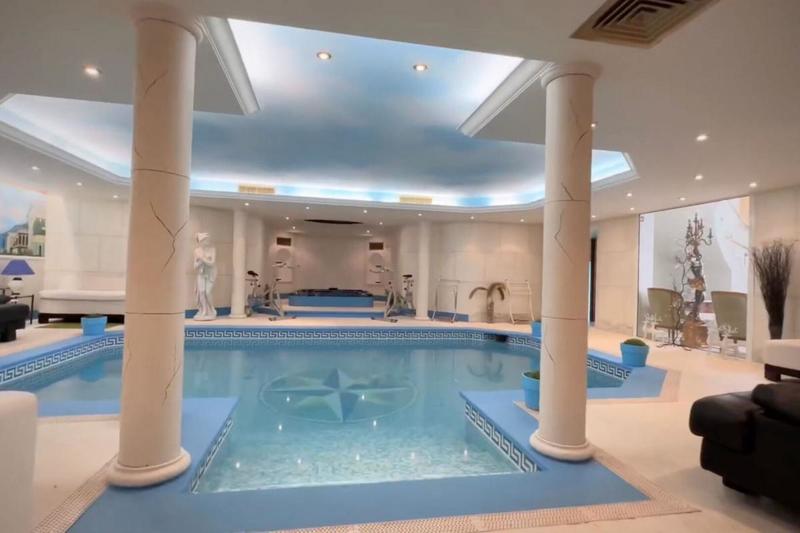 Villa - 665 m² - 8 pièces