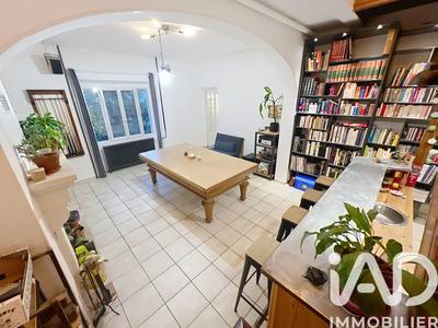 Maison - 241 m² - 7 pièces