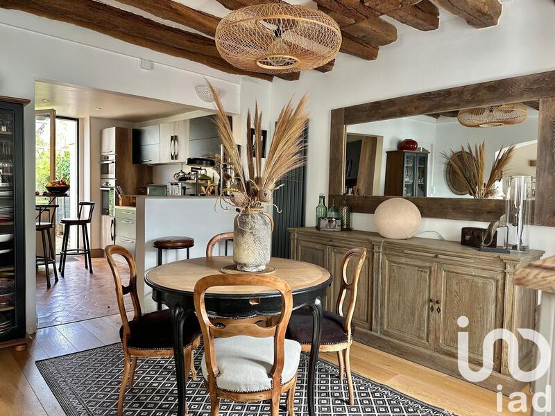 Maison - 210 m² - 8 pièces