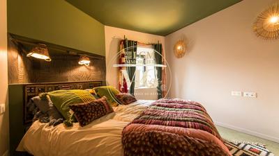 Maison - 1 046 m² - 29 pièces