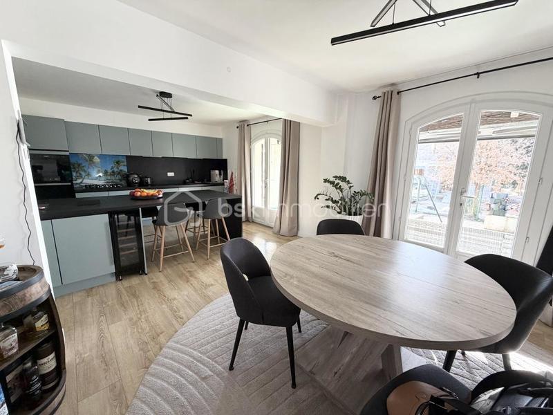 Maison - 210 m² - 8 pièces